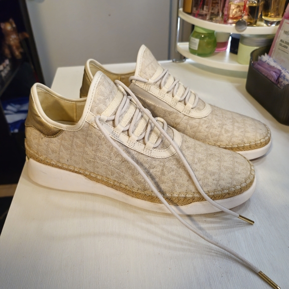 MICHAEL KORS Finch Sneaker Womens 9 Beige Gold Lace Up Wedge Shoe - Picture 2 of 6